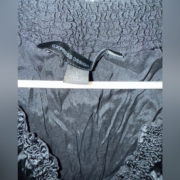 Express v-neck sheen s/s top size L - Picture 3 of 4